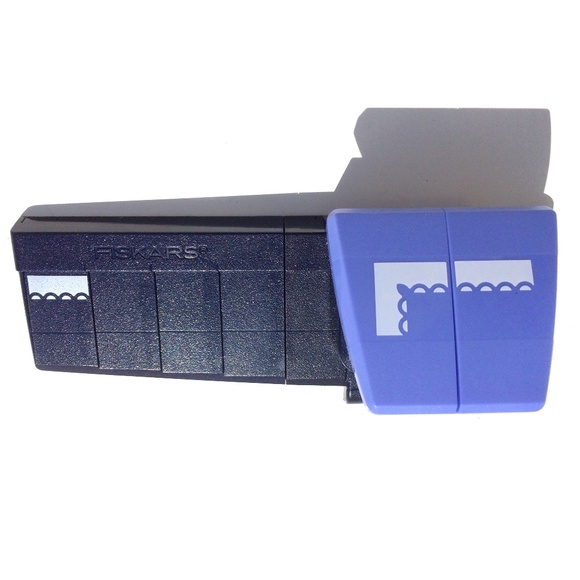 Fiskars Border and Corner Punch Lace and Lattice 01-005119 - Picture 2 of 6